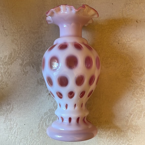 Vintage Fenton cranberry opalescent coin dot spot ruffled top vase, stunning! - Picture 3 of 13